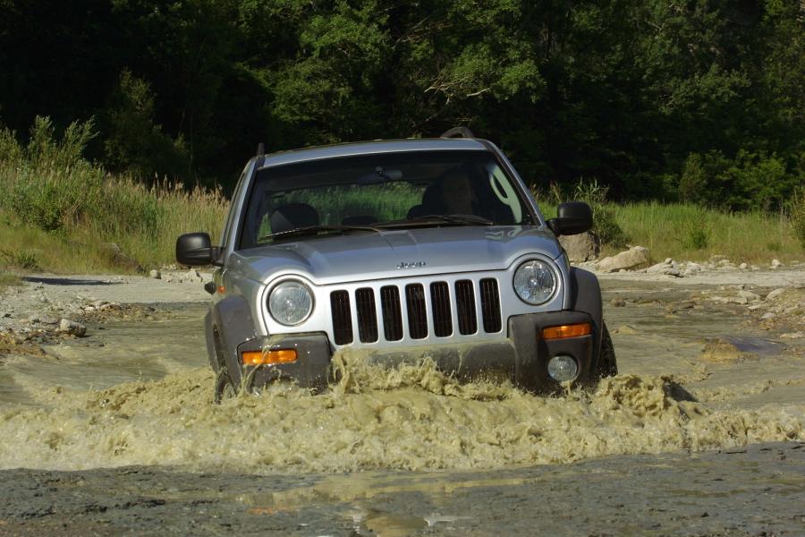  Jeep Cherokee 2002 года  (фото 48 из 130)